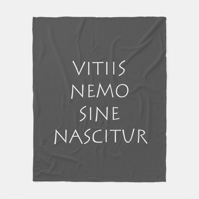 Manta Polar Vitiis nemo sine nascitur (Anverso)