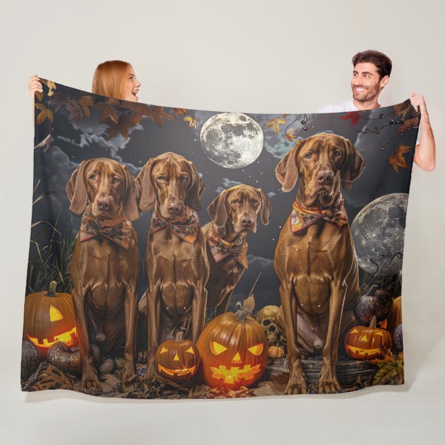 Manta Polar Vizsla Halloween Spooky (In situ)