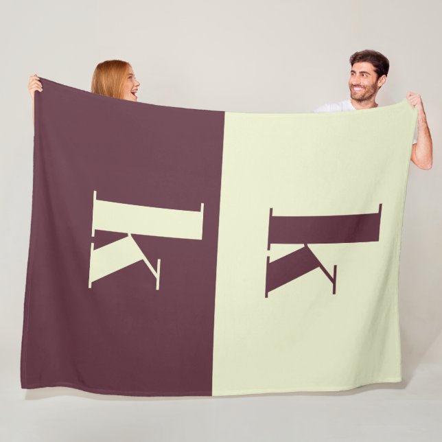 Manta Polar White & brown initial personalized  (In situ)