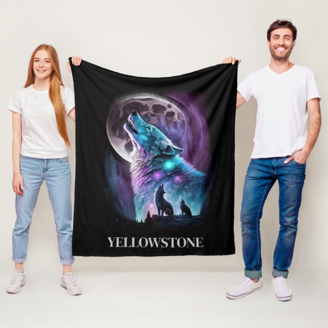 Manta Polar Yellowstone Wolf Fleece Blanket (In situ)
