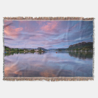 Manta Reflexiones sobre el cielo oscuro en Loch Carron