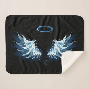 Manta Sherpa Alas del Ángel Azul brillante sobre fondo negro