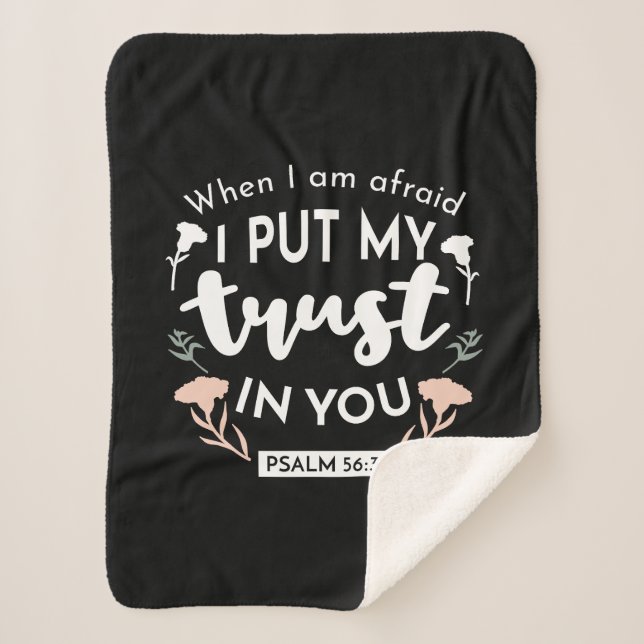 Manta Sherpa Arte Cristiano Floral Oscuro - Salmo 56:3 (Anverso)