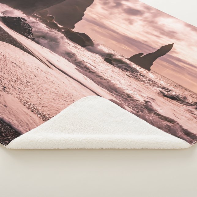 Manta Sherpa Atardecer en la playa de arena negra de Reynisfjar (3/4)