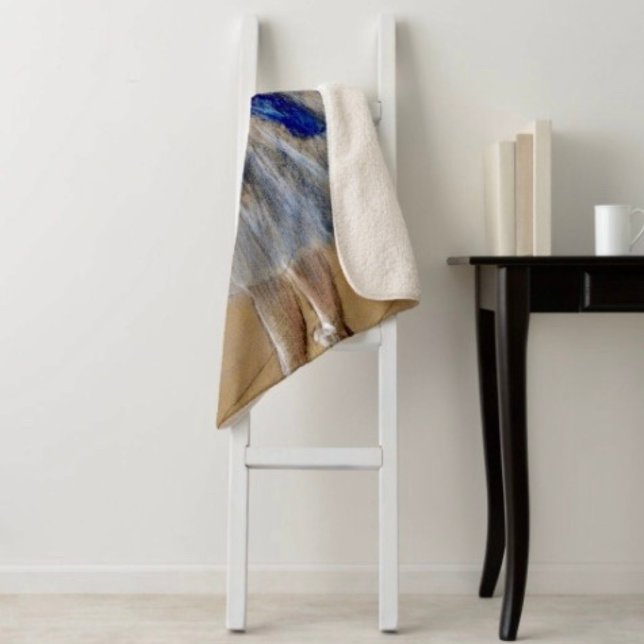 Manta Sherpa Bailarina de Dega con cinta azul  (A warm throw blanket with an elegant floral design. 
)