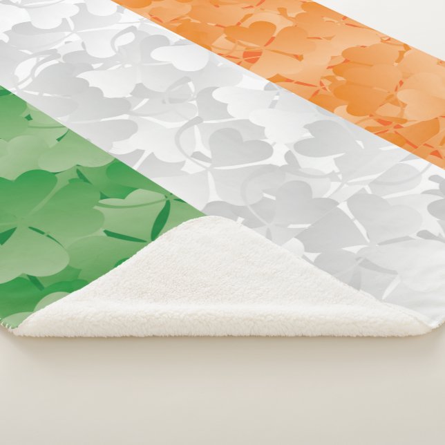Manta Sherpa Bandera de Irlanda con un patrón de shamrock (3/4)