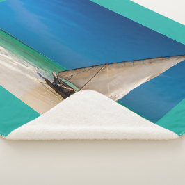 Manta Sherpa Barco de pesca tradicional en la playa