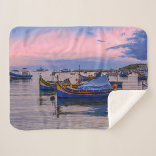 Manta Sherpa Barcos tradicionales malteses en Marsaxlokk
