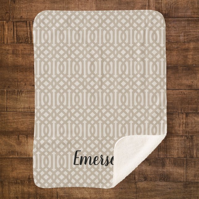 Manta Sherpa Beige Trellis Monograma | Casa de campo moderna (Subido por el creador)