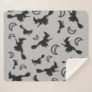 Manta Sherpa Bruja voladora entre media luna en la noche de Hal