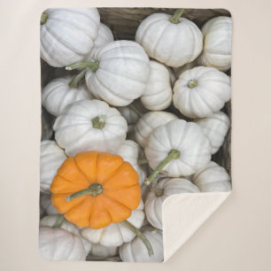 Manta Sherpa Calabazas fantasma con un naranja furtivo uno
