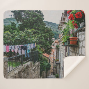 Manta Sherpa Calle estrecha de piedra en Dubrovnik