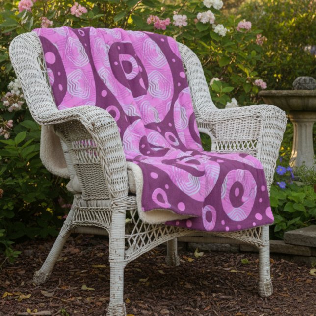 Manta Sherpa Círculos de cimarrones rosados con patrones y punt (Pink and maroon circled geometric sherpa blanket for indoors and out. Modern fun.)