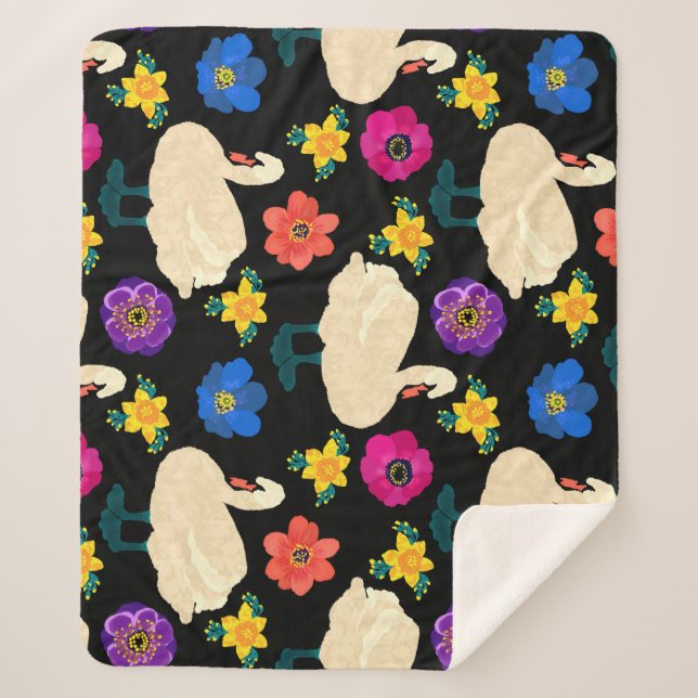 Manta Sherpa Cisnes, flores, fondo negro dibujado a mano. (Anverso)