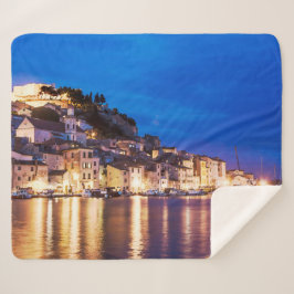 Manta Sherpa Ciudad croata de Sibenik de noche