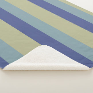 Manta Sherpa Clásico caqui y dos patrones de rayas azules