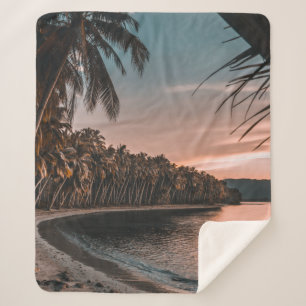 MANTA SHERPA COCOTEROS VERDES QUE CRUZAN LA PLAYA