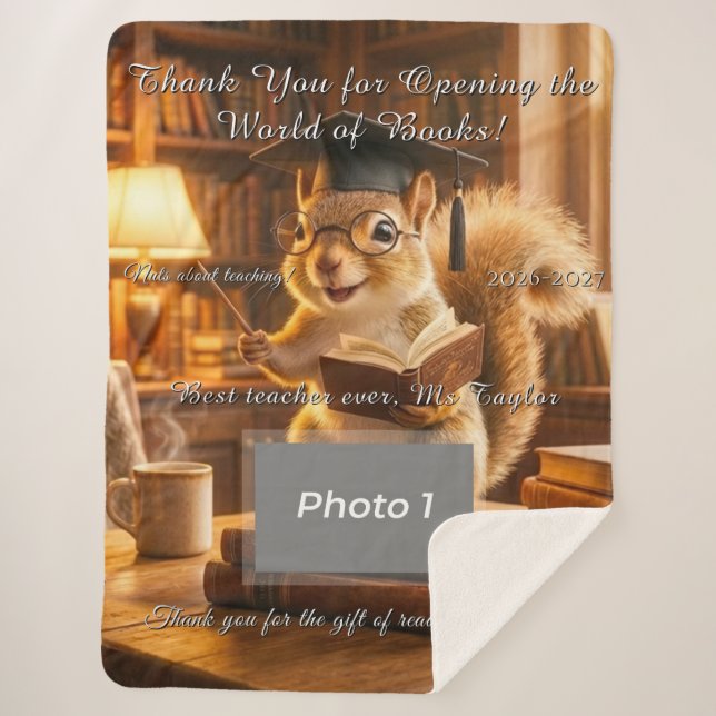 Manta Sherpa Cozy Library Squirrel Teacher Appreciation Blanket (Anverso)