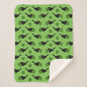 Manta Sherpa Cute Blackbird con Shamrock Clover Personalizado
