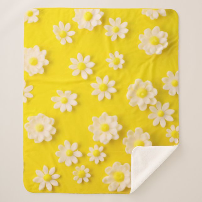 Manta Sherpa Daisies con un fondo amarillo (Anverso)
