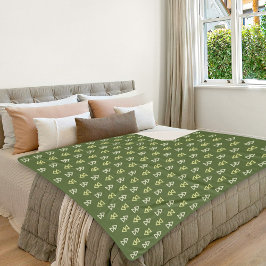 Manta Sherpa Dark Green Triangle Pattern Sherpa Blanket