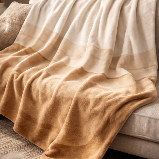 Manta Sherpa de gradiente de arena (Soft coastal gradient in sand and ivory with flowing taupe detail)