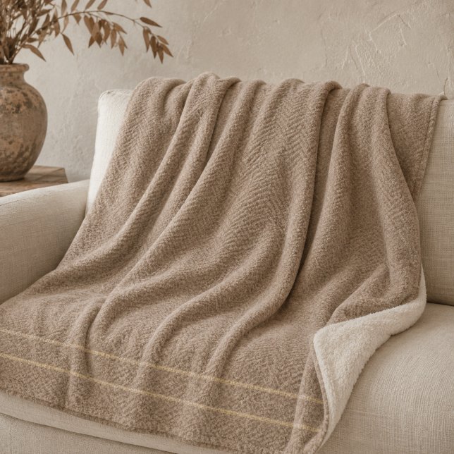 Manta Sherpa de Hilos de Arena Suave (Minimal horizon detailing inspired by warm desert palettes and relaxed interiors)