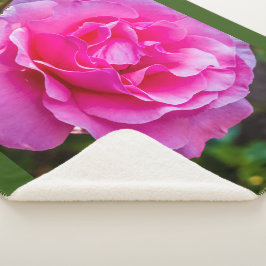 Manta Sherpa Delicada rosa.