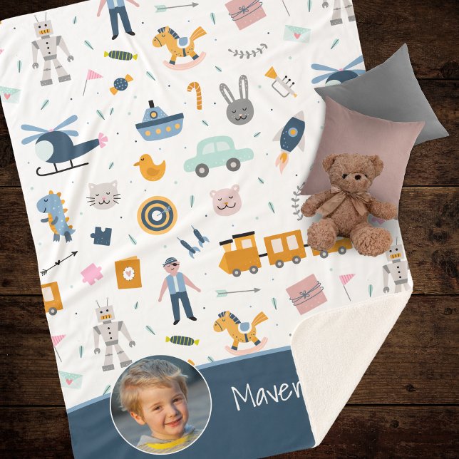 Manta Sherpa Dibujo del patrón de niño y nombre niño azul (Add a photo and name to this adorable Sherpa blanket pattern for little boys!)