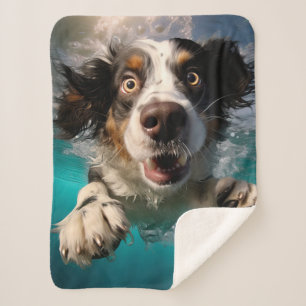 Manta Sherpa Diseño de perro emocionado nadando bajo el agua