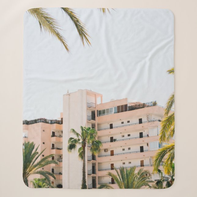 MANTA SHERPA EDIFICIO DE CONCRETO BLANCO JUNTO A LA PALMERA VER (Anverso)