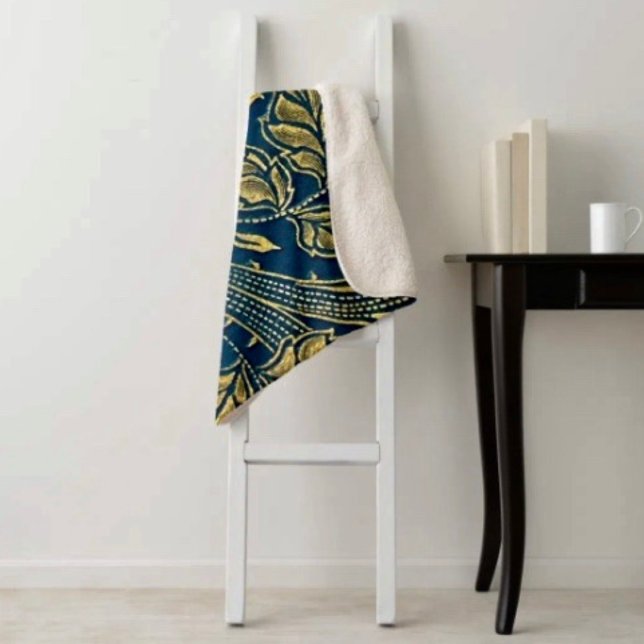 Manta Sherpa Elegancia de Flor Dorada  (3 different sizes: s (30"x40"); m (50"x 60"); l (60"x 80")  100% polyester printed mink.)