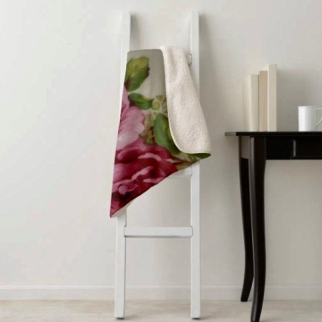 Manta Sherpa Elegancia de Rosa Vintage  (3 different sizes: s (30"x40"); m (50"x 60"); l (60"x 80")  100% polyester printed mink.)