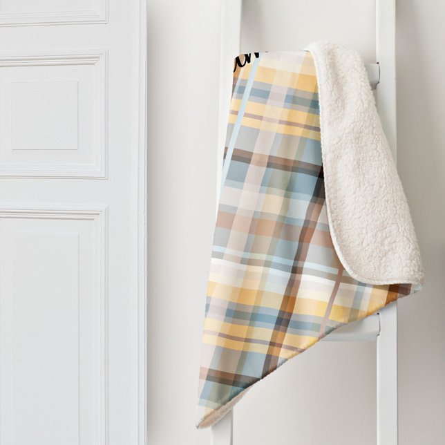 Manta Sherpa Elegante patrón pastel trenzado Sherpa Blanket (Cuddle up nice and cozy with a warm Sherpa blanket with a plaid pattern in soft colors)