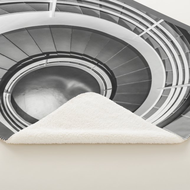 Manta Sherpa Escalera circular BW (3/4)
