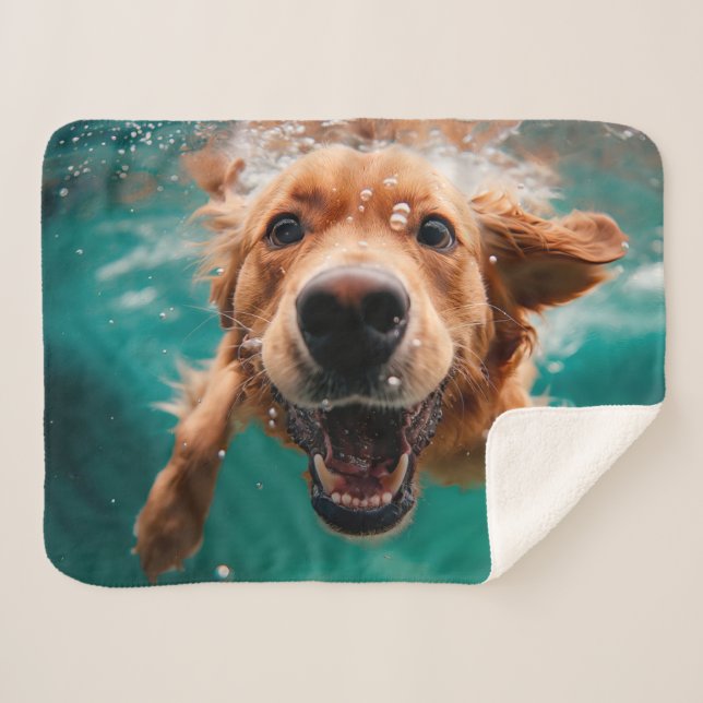 Manta Sherpa Feliz Golden Retriever Nadando bajo el agua (Anverso (horizontal))