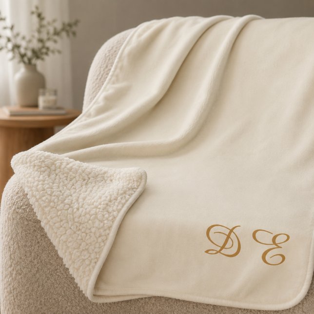 Manta Sherpa Felpa minimalista con monograma beige crema (Subido por el creador)