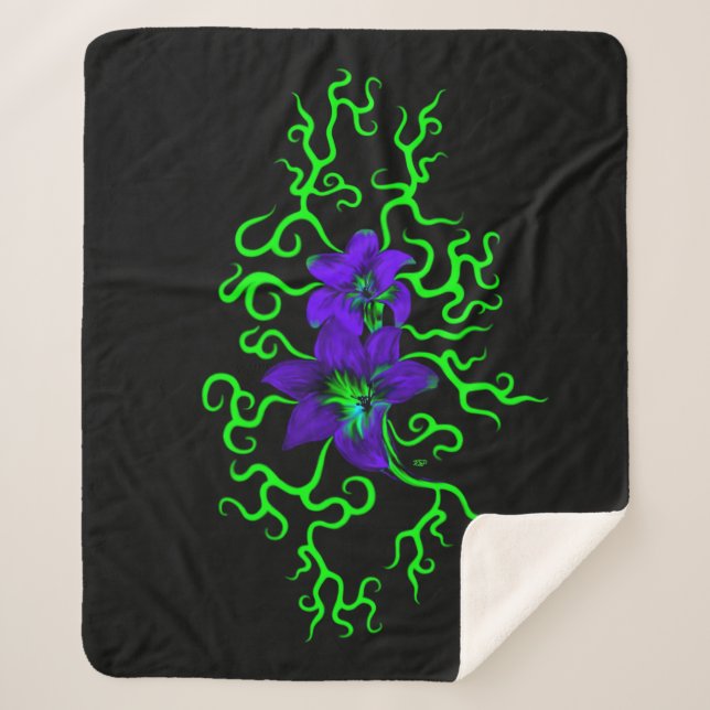 Manta Sherpa Flor morada lirio en negro (Anverso)