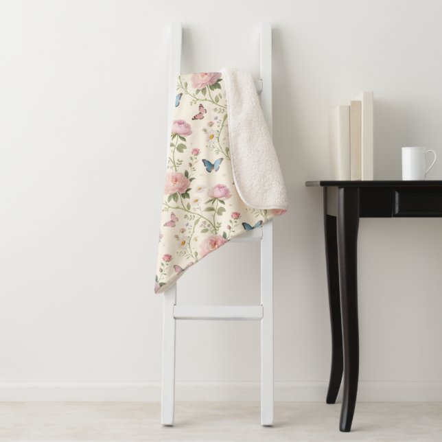 Manta Sherpa Floral Butterfly Watercolor Blanket (In situ)