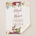 Manta Sherpa Floral de Mistletoe Manor a la doncella de honor<br><div class="desc">Rosas Mistletoe Manor Watercolor Lush Diseñan con Florales Pintadas a Mano, Hojas de Berry Holly, Foliage de Pine Sprig y Brocas de Pintura de Color de Agua. Marsala colorida, rojo Merlot de vino, borgoña, crema de marfil y verde. Con Tipografía De Moda Rápida, Fonas De Guión De Cepillo y Elegante...</div>