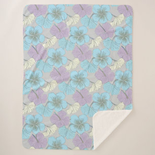 Manta Sherpa "Floral de Trébol Azul y Púrpura Pastel"