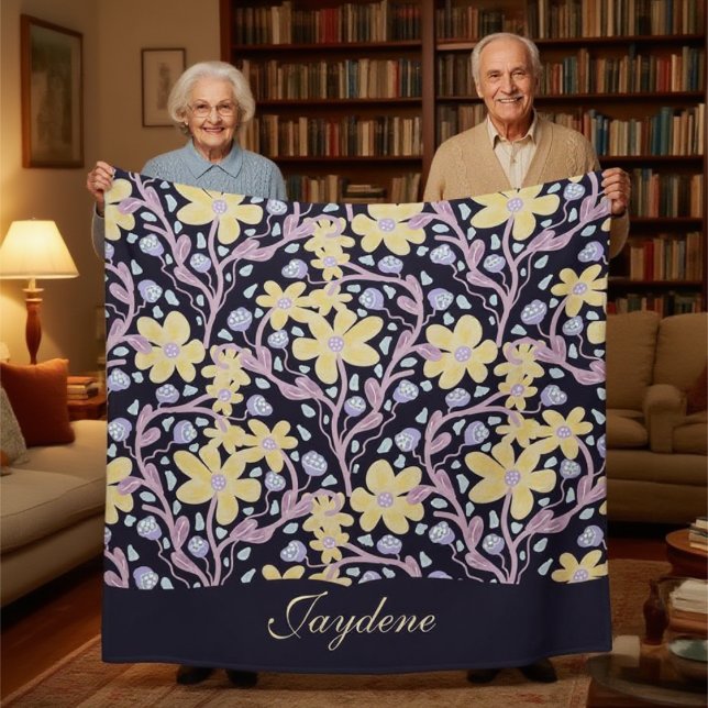 Manta Sherpa Flores amarillas de pastel entre enredaderas (Customize it now and add your personal touch to this whimsical blanket.)