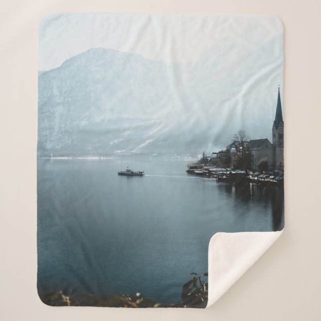 MANTA SHERPA FOTO DEL CUERPO DEL AGUA CERCA DE LA MONTAÑA (Anverso)