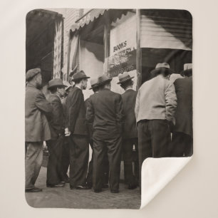 MANTA SHERPA FOTOGRAFÍA DE GRAYSCALE DE HOMBRES PARADOS CERCA D