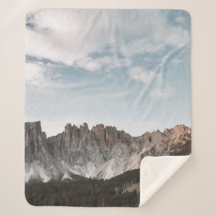 MANTA SHERPA FOTOGRAFÍA DE PAISAJE DE MONTAÑA GRIS Y MARRÓN