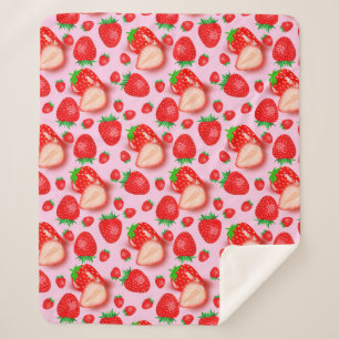 Manta Sherpa Frutos de fresa en el diseño de patrones rosados