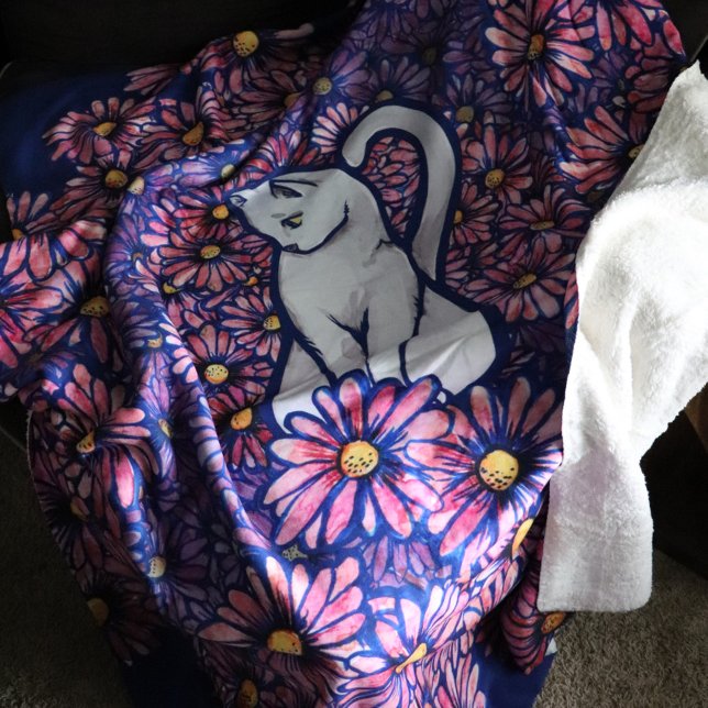 Manta Sherpa Gato blanco Mauve Daisies (Subido por el creador)
