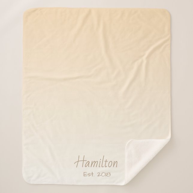 Manta Sherpa Gradiente de crema moderno y nombre de familia (Anverso)