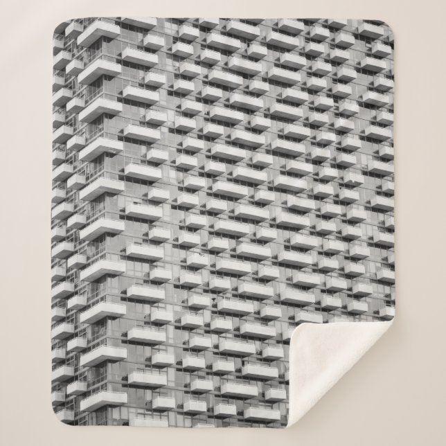Manta Sherpa Gray concrete building (Anverso)