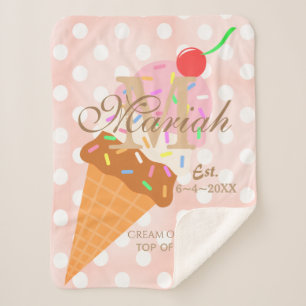 Manta Sherpa Helado de cono con espolvorines y cerezo en la cim